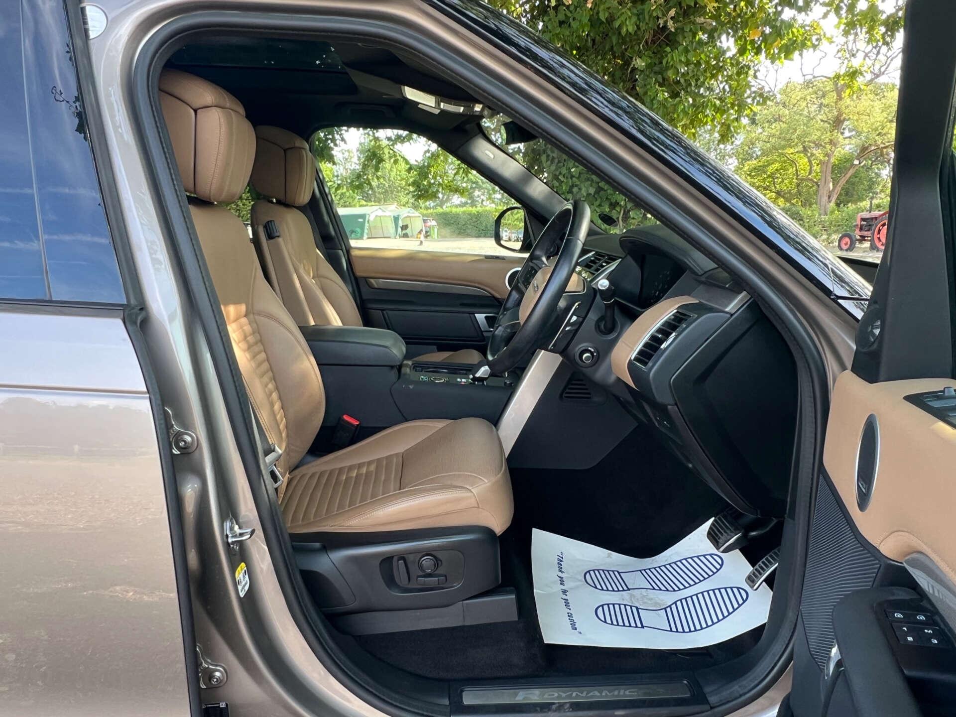 Land Rover Discovery view 23