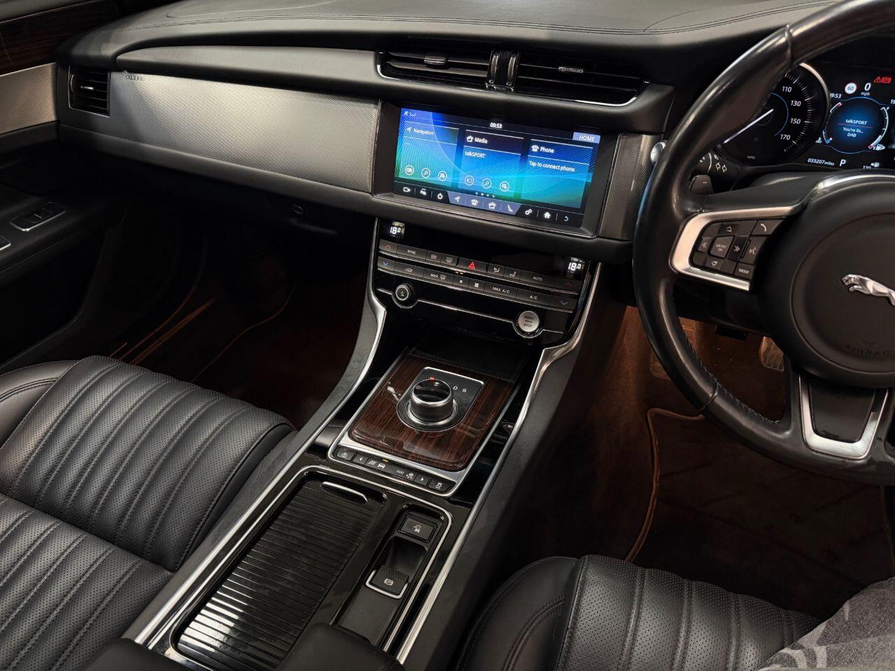 Jaguar XF view 13