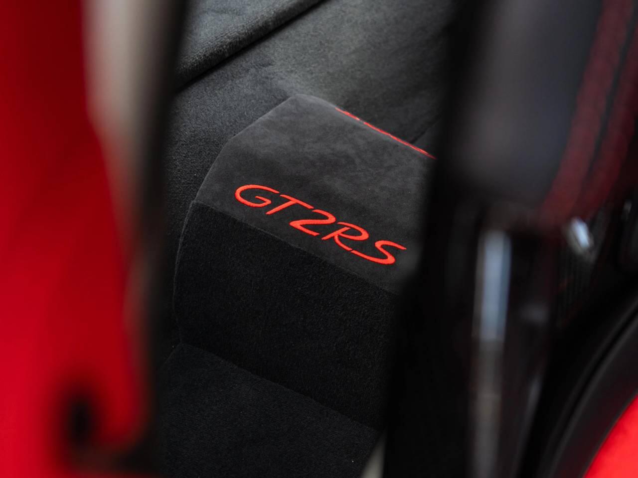 Porsche 911 view 37