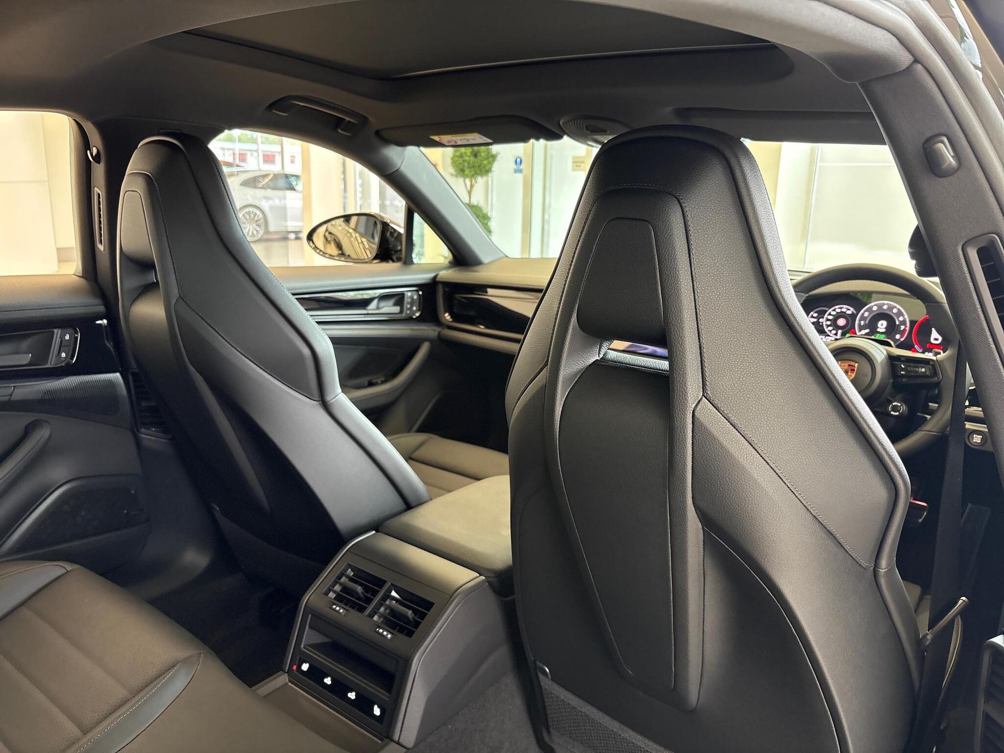 Porsche Panamera view 48