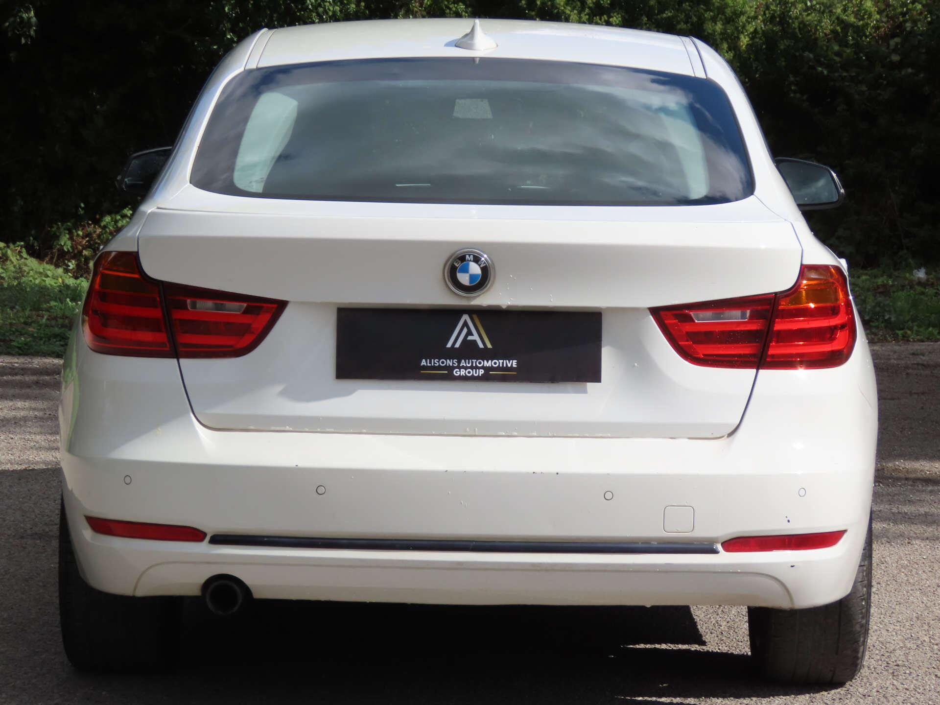 BMW 3 Series view 5