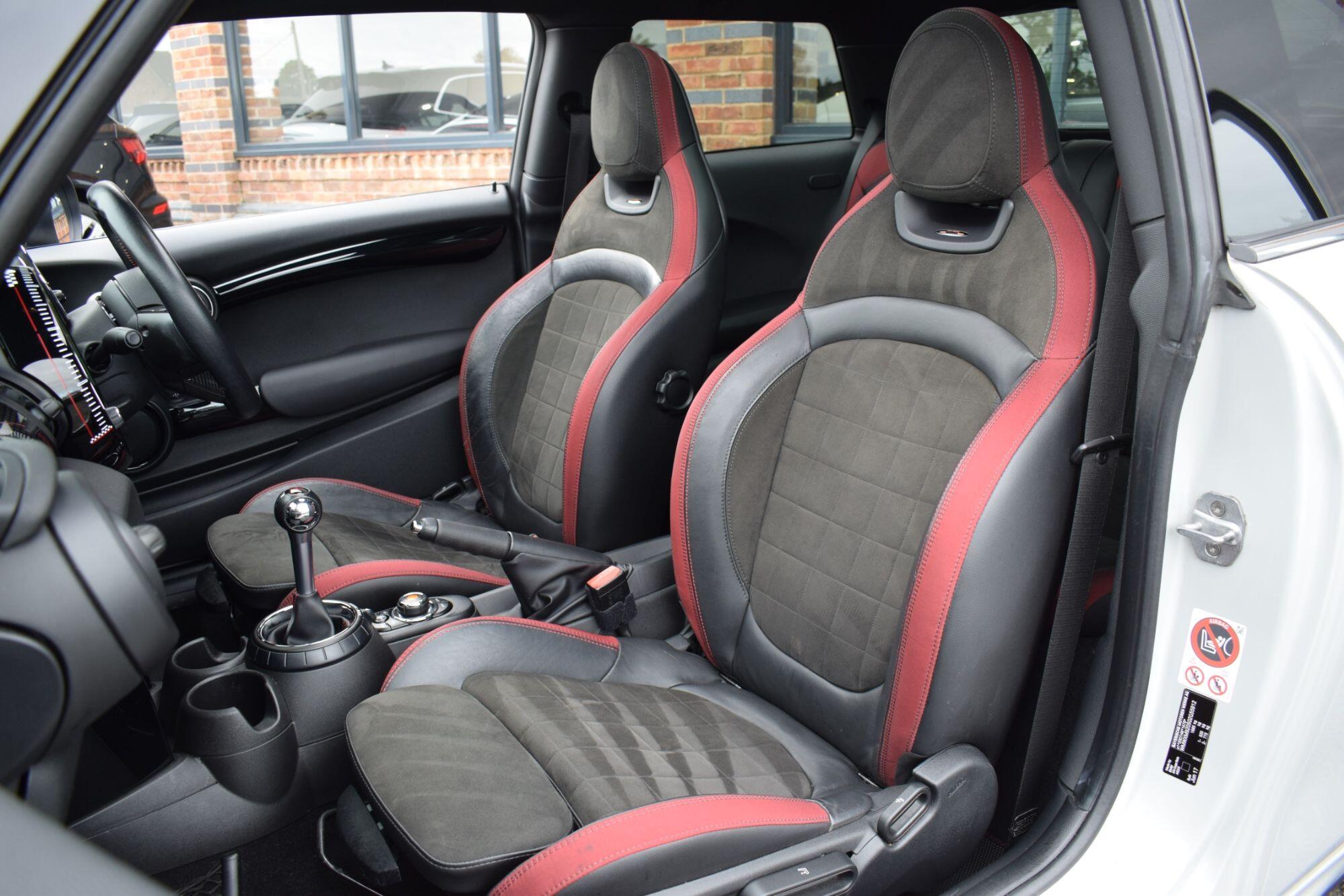 Mini Hatch view 31