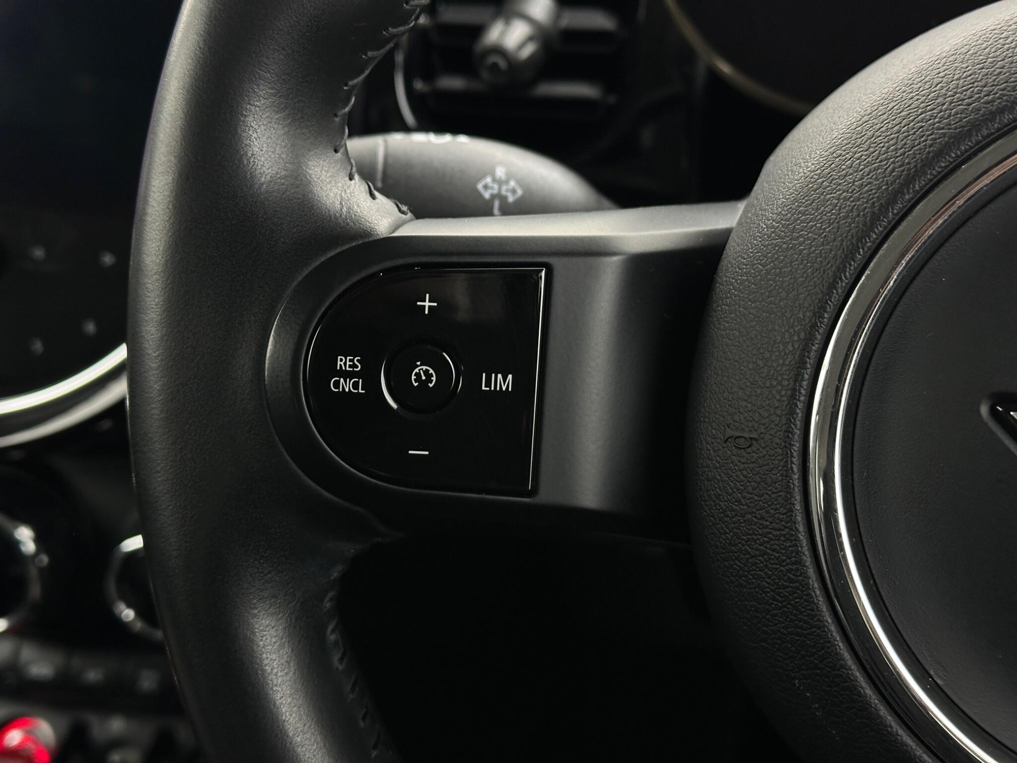 Mini Hatch view 15