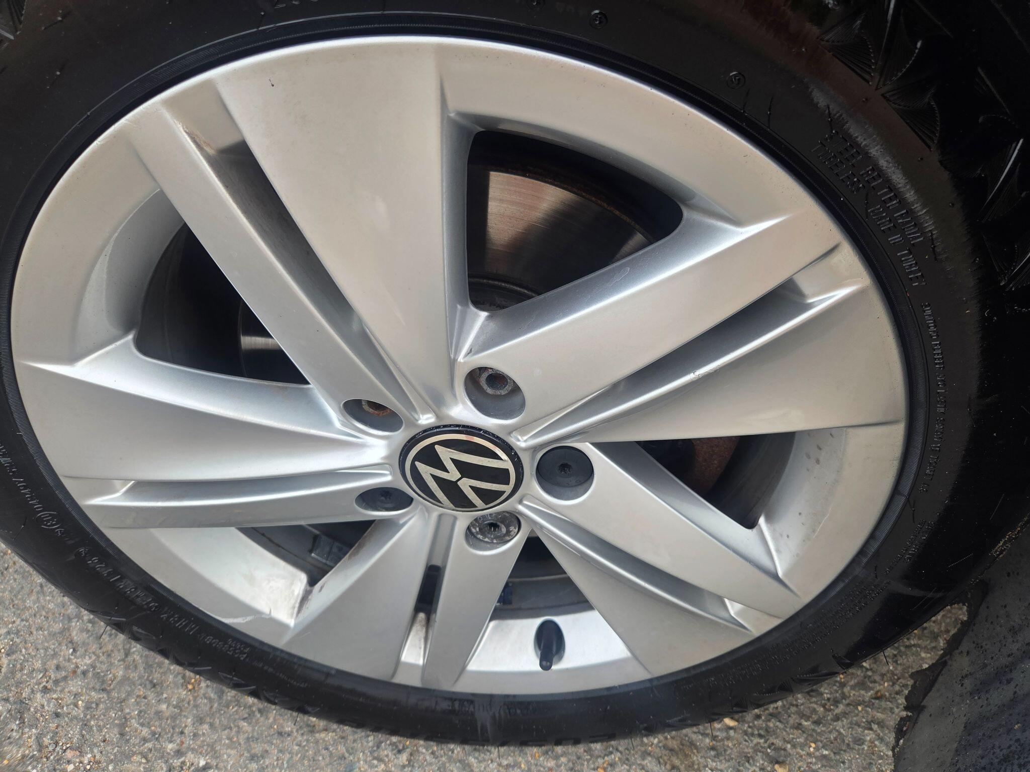 Volkswagen Golf view 33