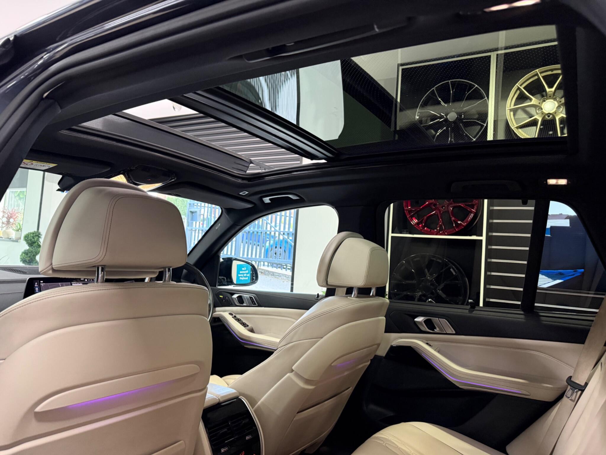 BMW X5 view 8