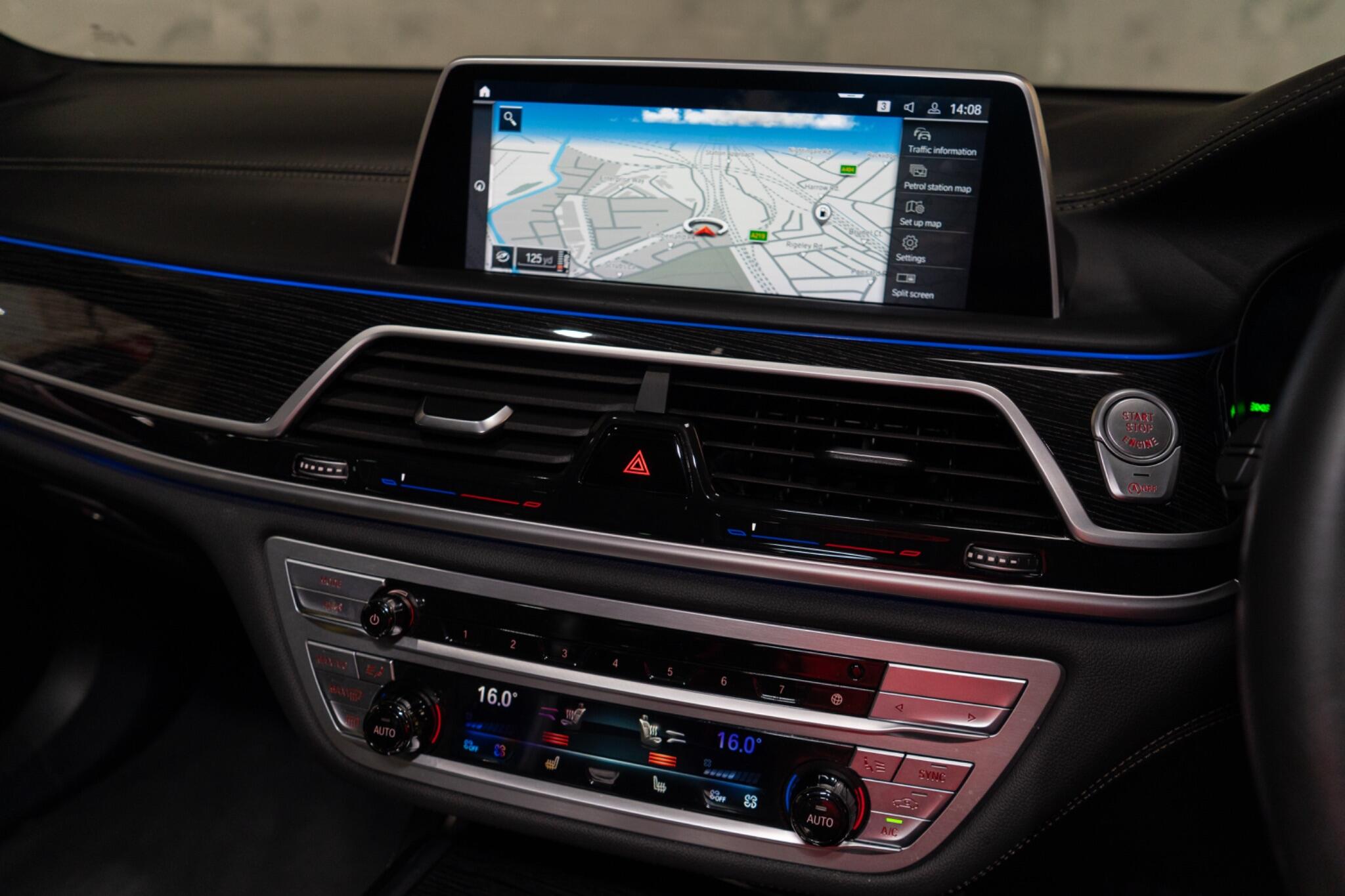 BMW 7 Series view 20
