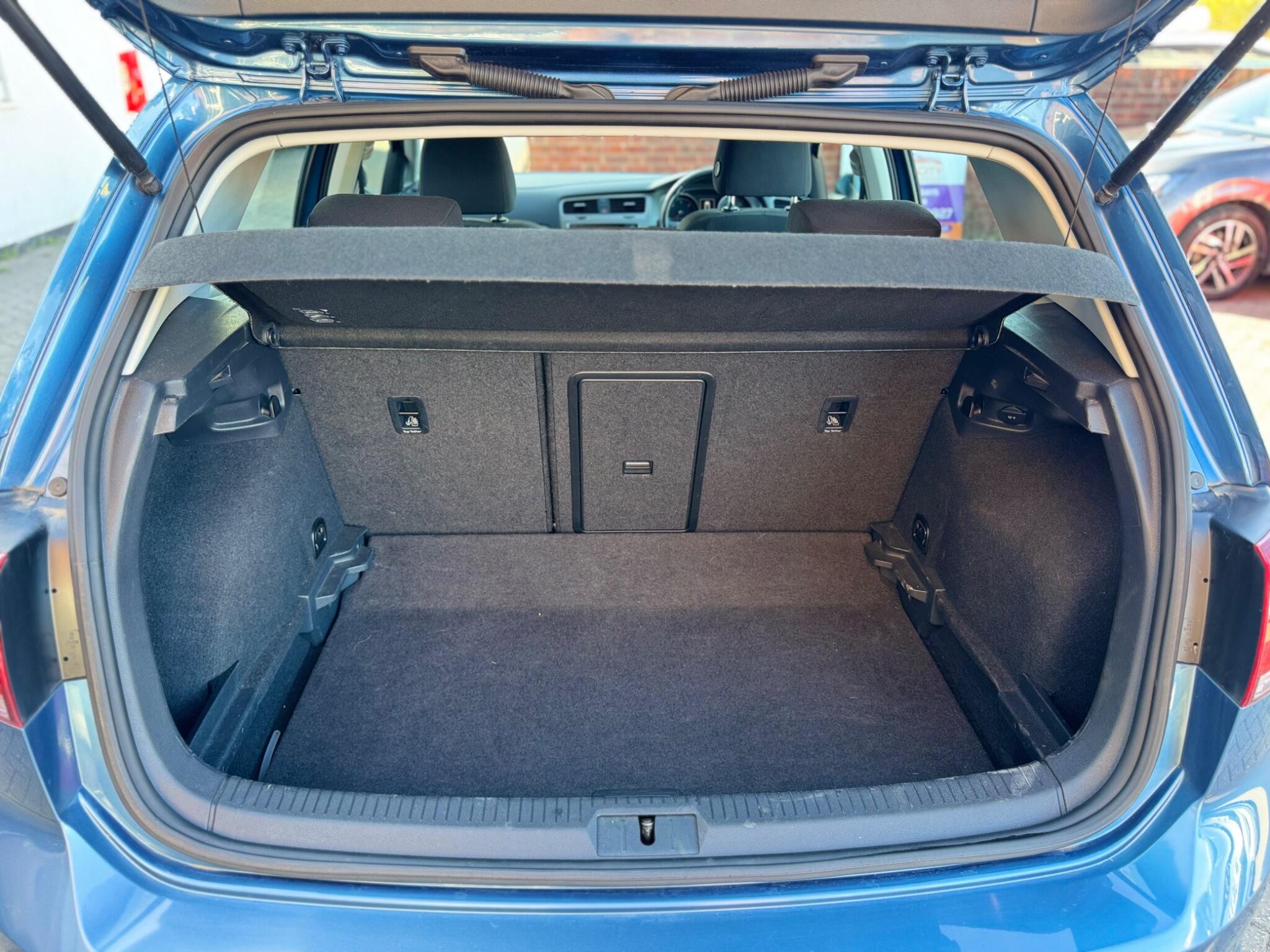 Volkswagen Golf view 27