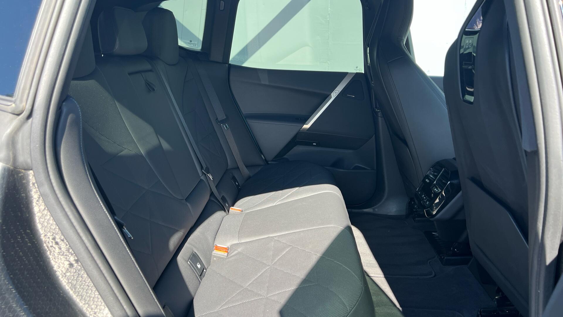BMW Ix view 12