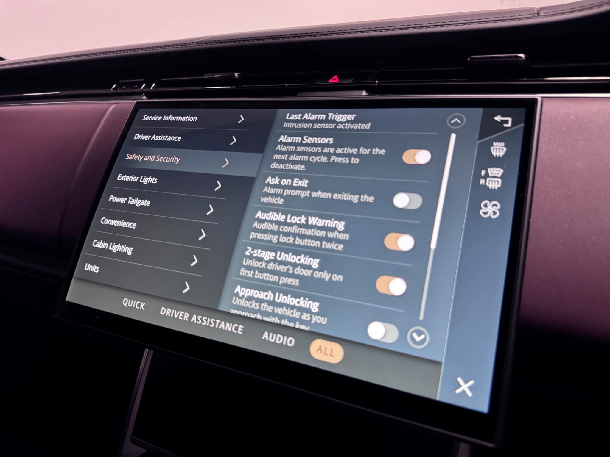 Land Rover Range Rover view 82