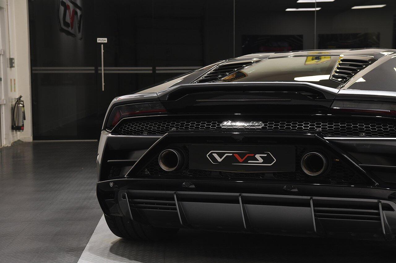 Lamborghini Huracan view 39