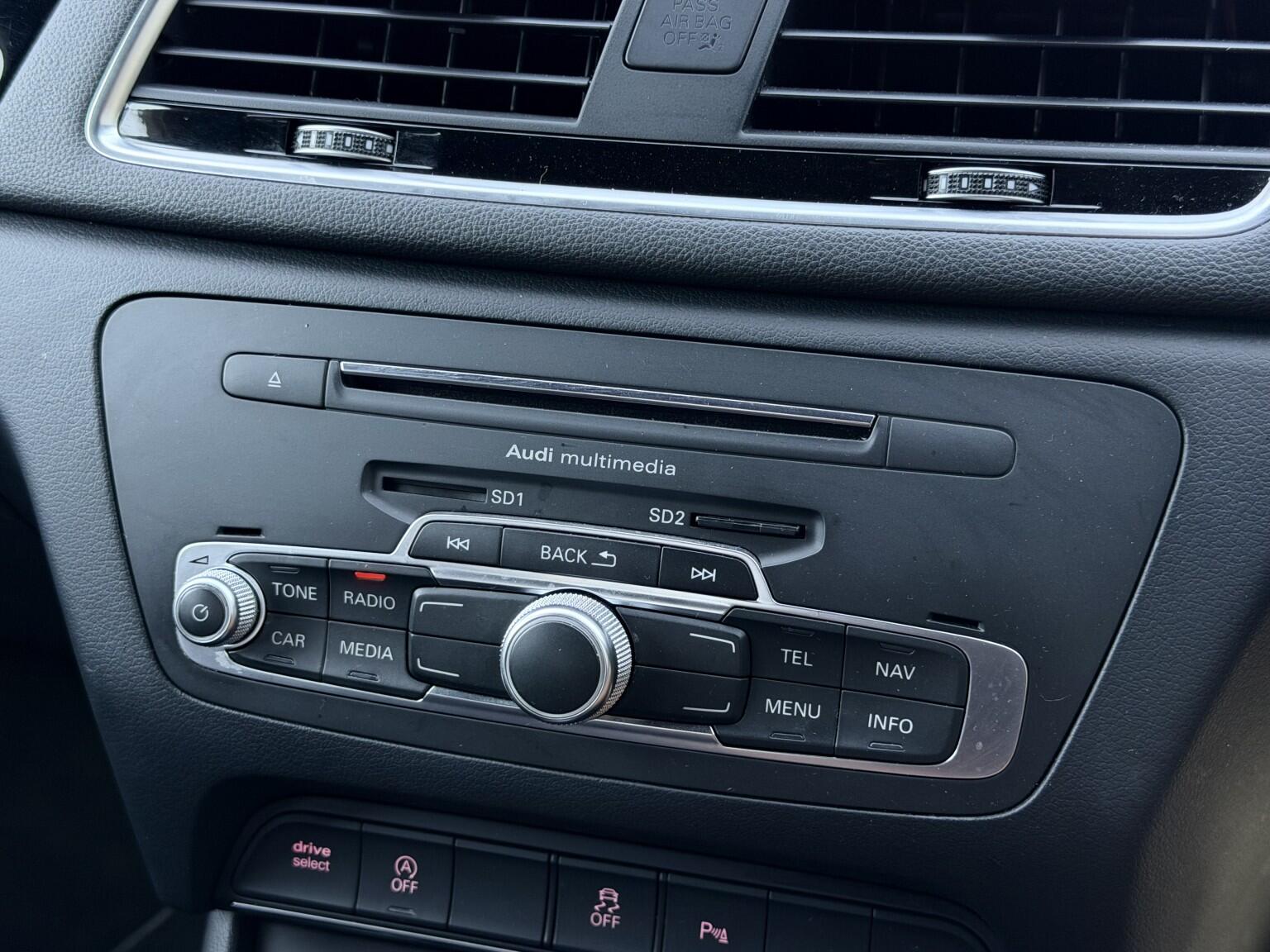 Audi Q3 view 23