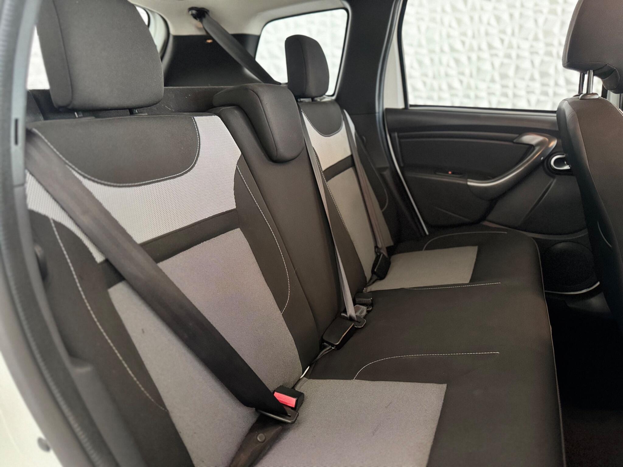 Dacia Duster view 27