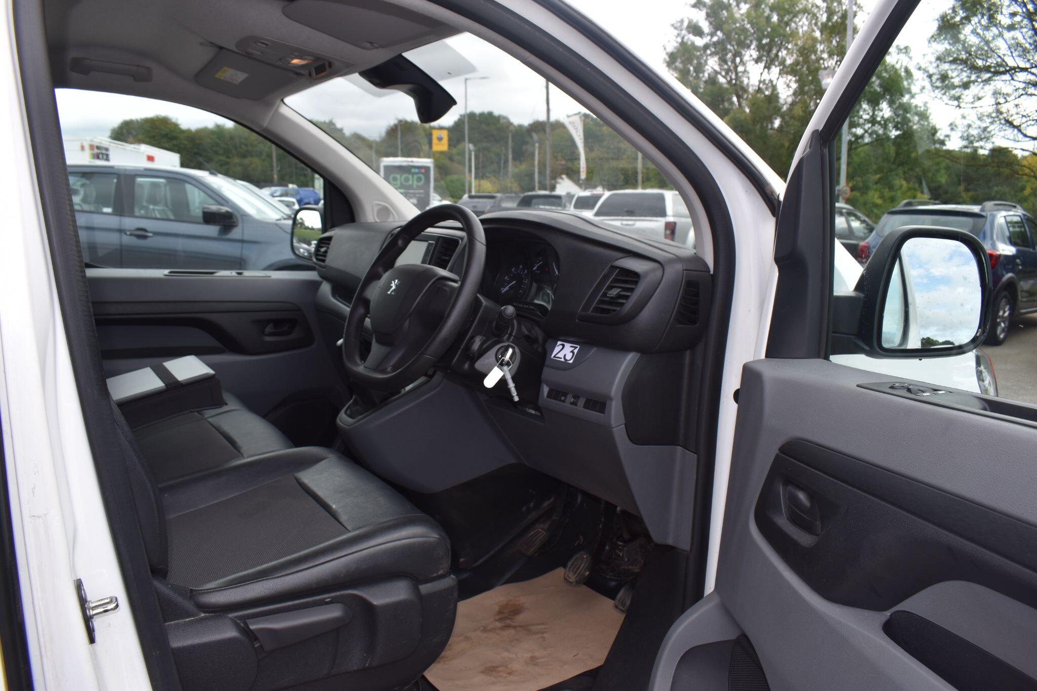 Expert - 2.0 BlueHDi 1400 Professional Premium Standard Panel Van MWB Euro 6 (s/s) 6dr - Image 24