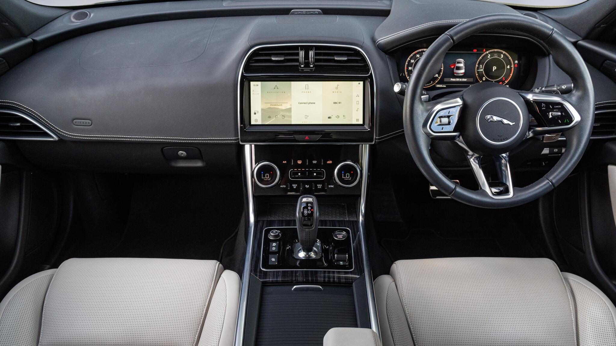 Jaguar Xe view 9