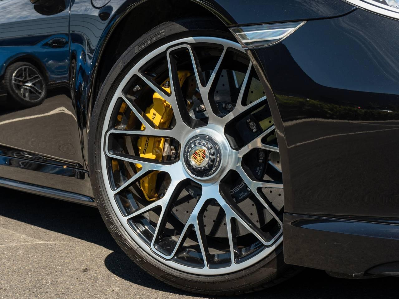 Porsche 911 view 17
