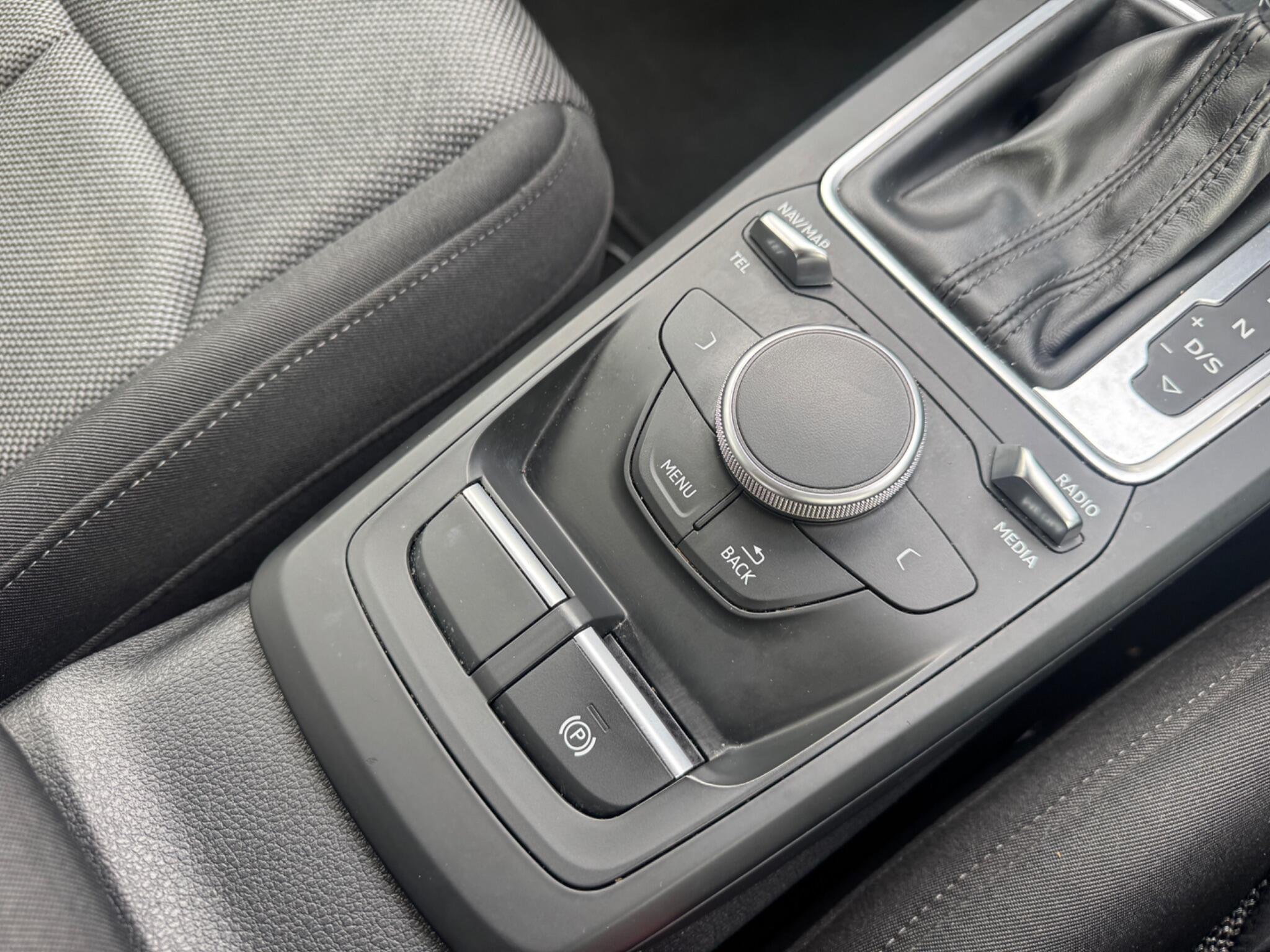 Audi Q2 view 86