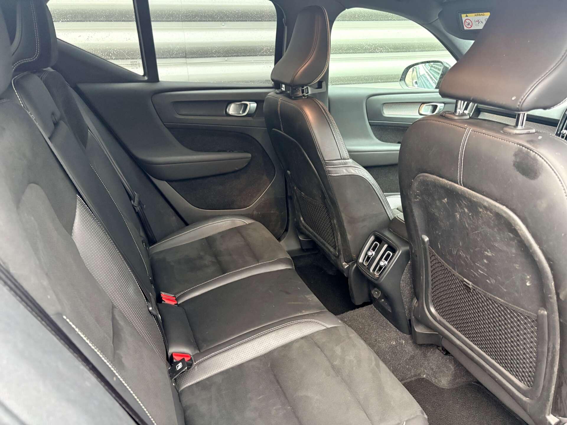 Volvo XC40 view 36