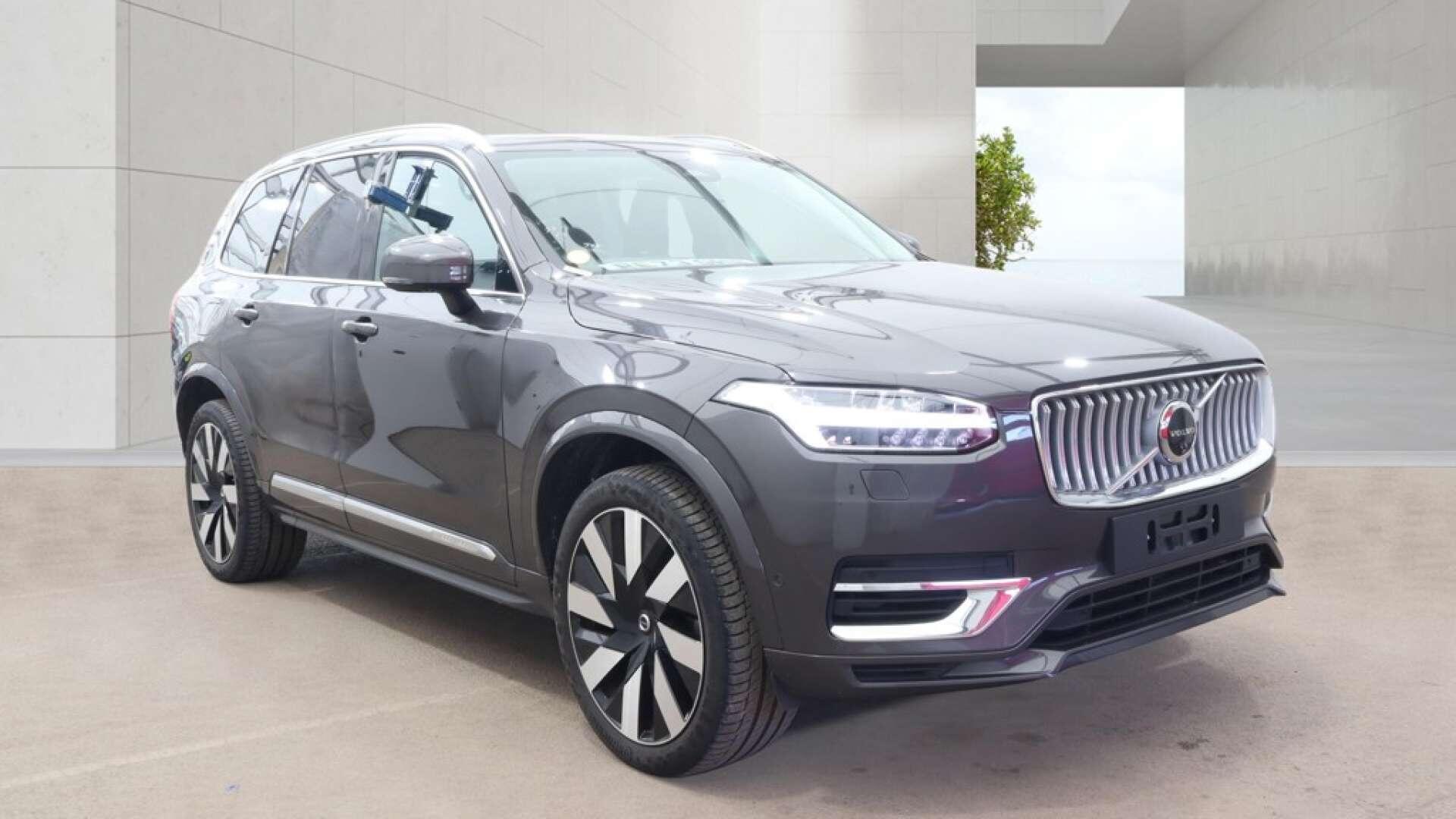 Volvo XC90 view 4