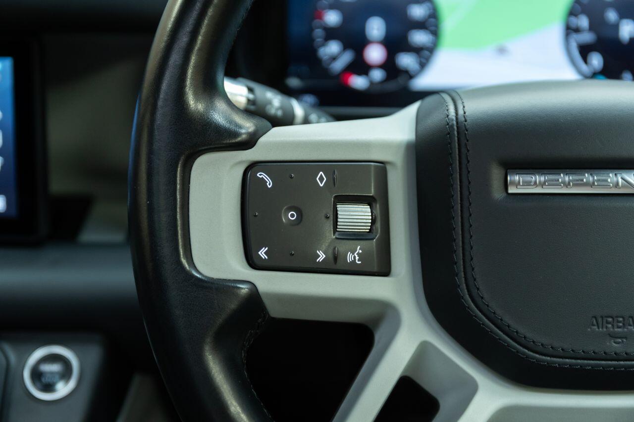 Land Rover Defender 110 view 37