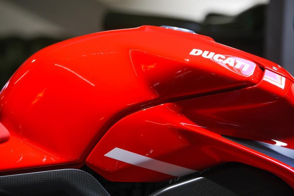 Ducati Superleggera V4 view 11