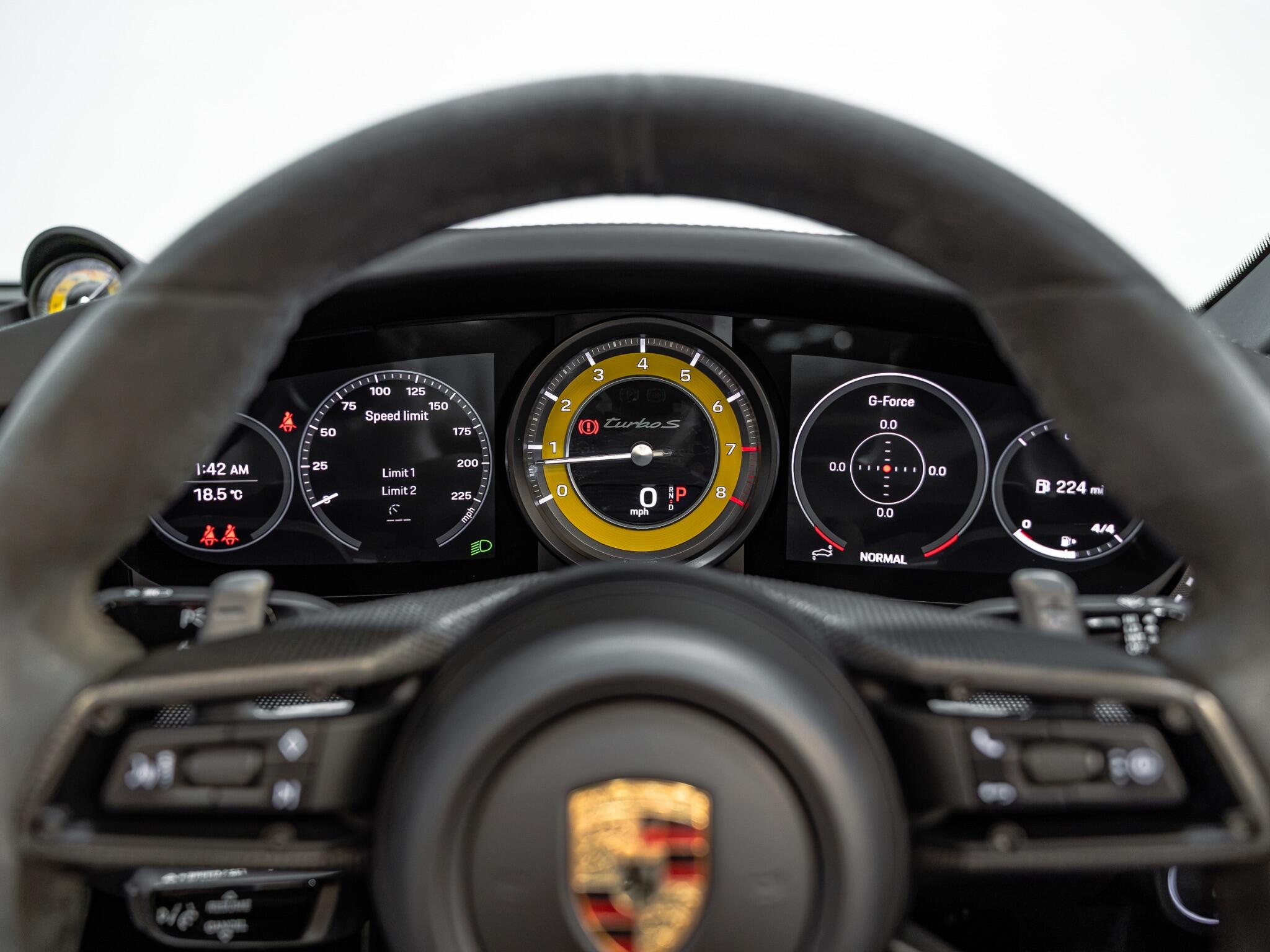 Porsche 911 view 17
