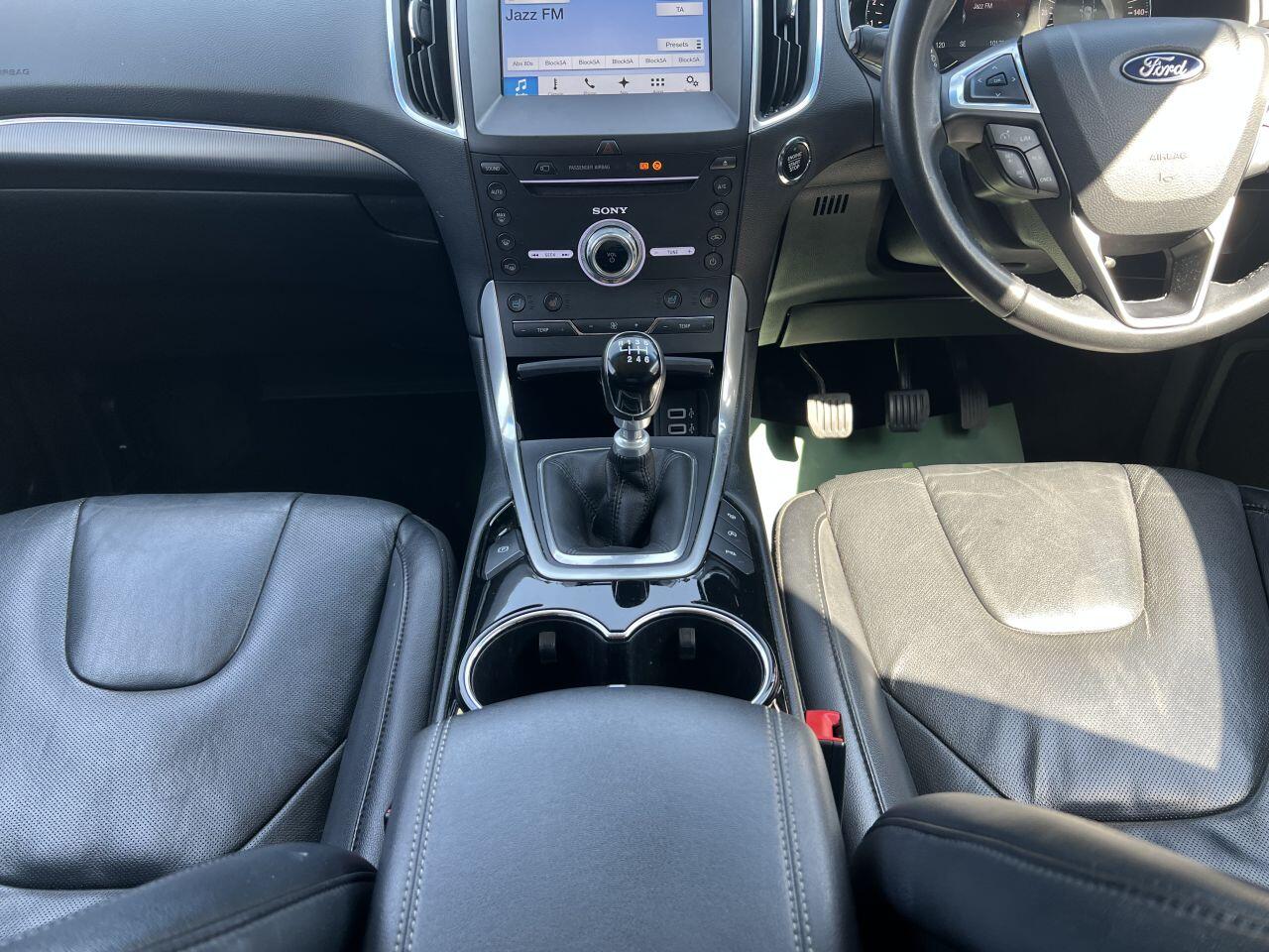 Ford Edge view 36