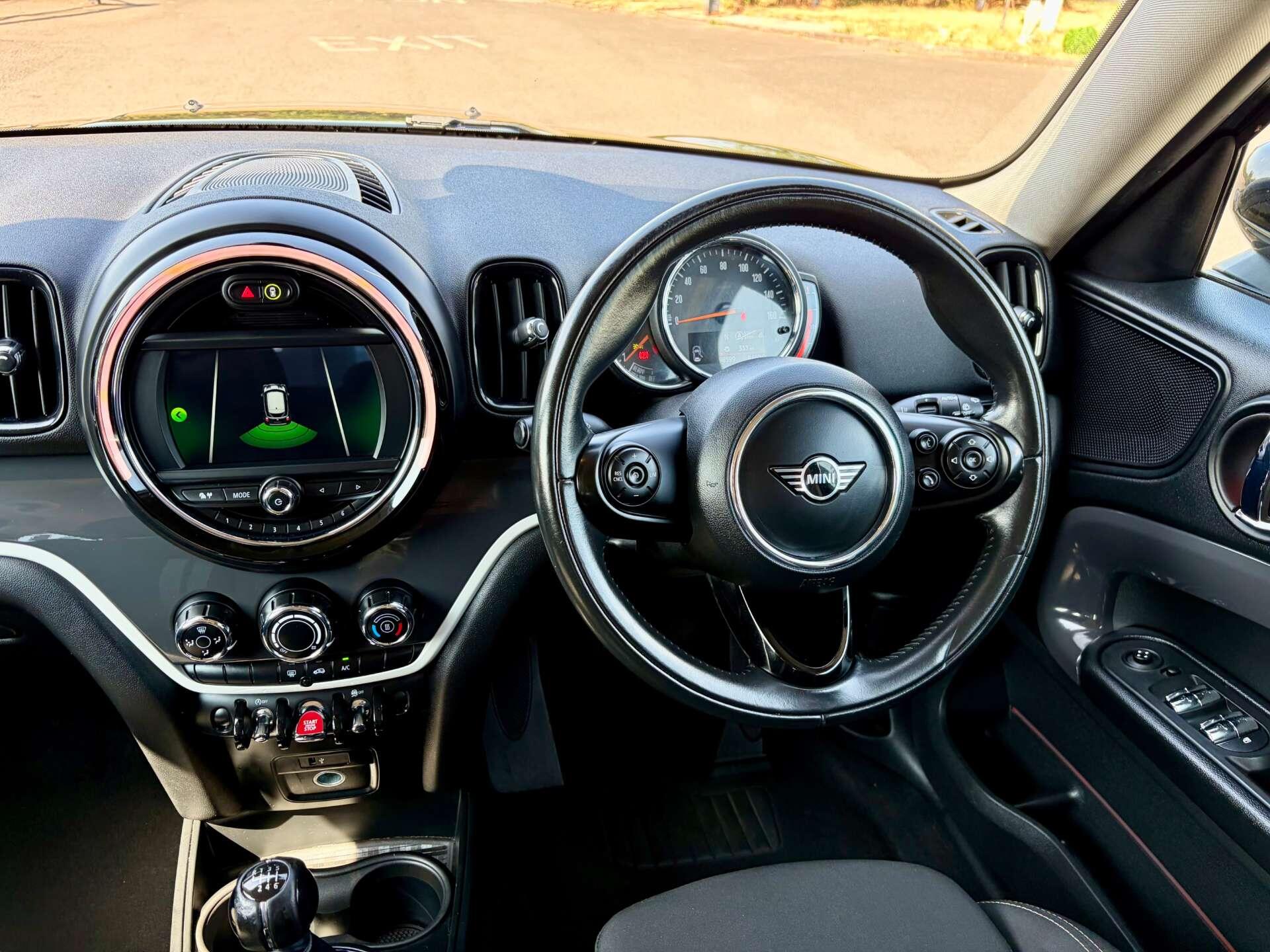 Mini Countryman view 2