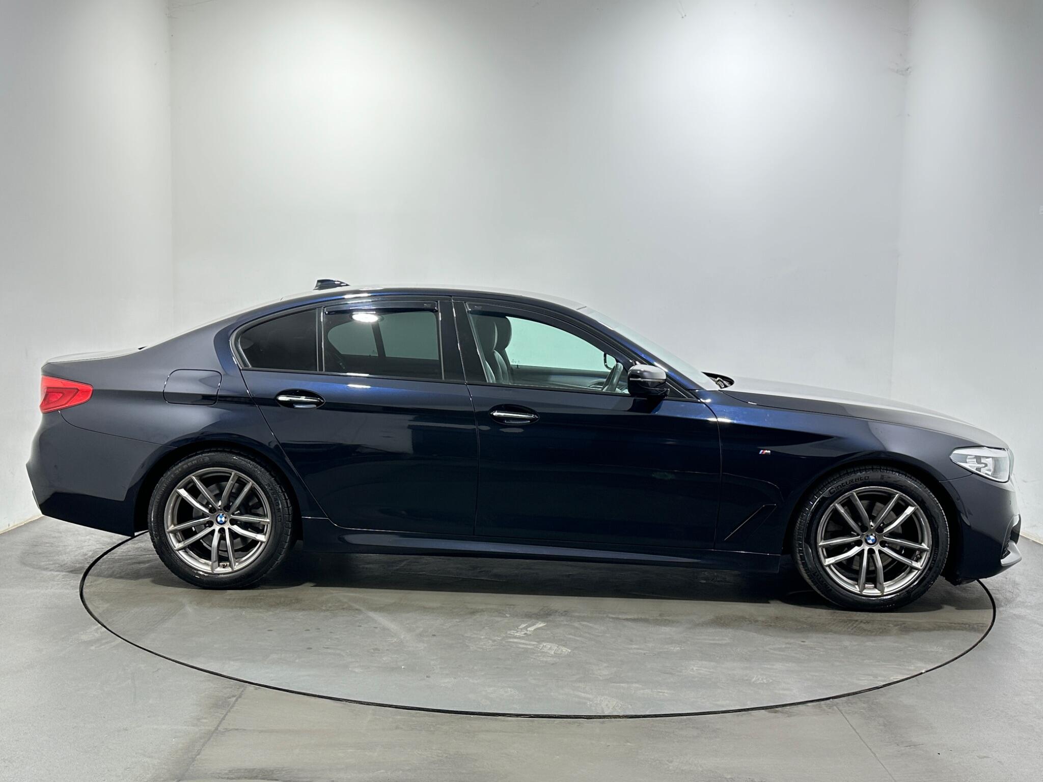 BMW 5 Series view 9