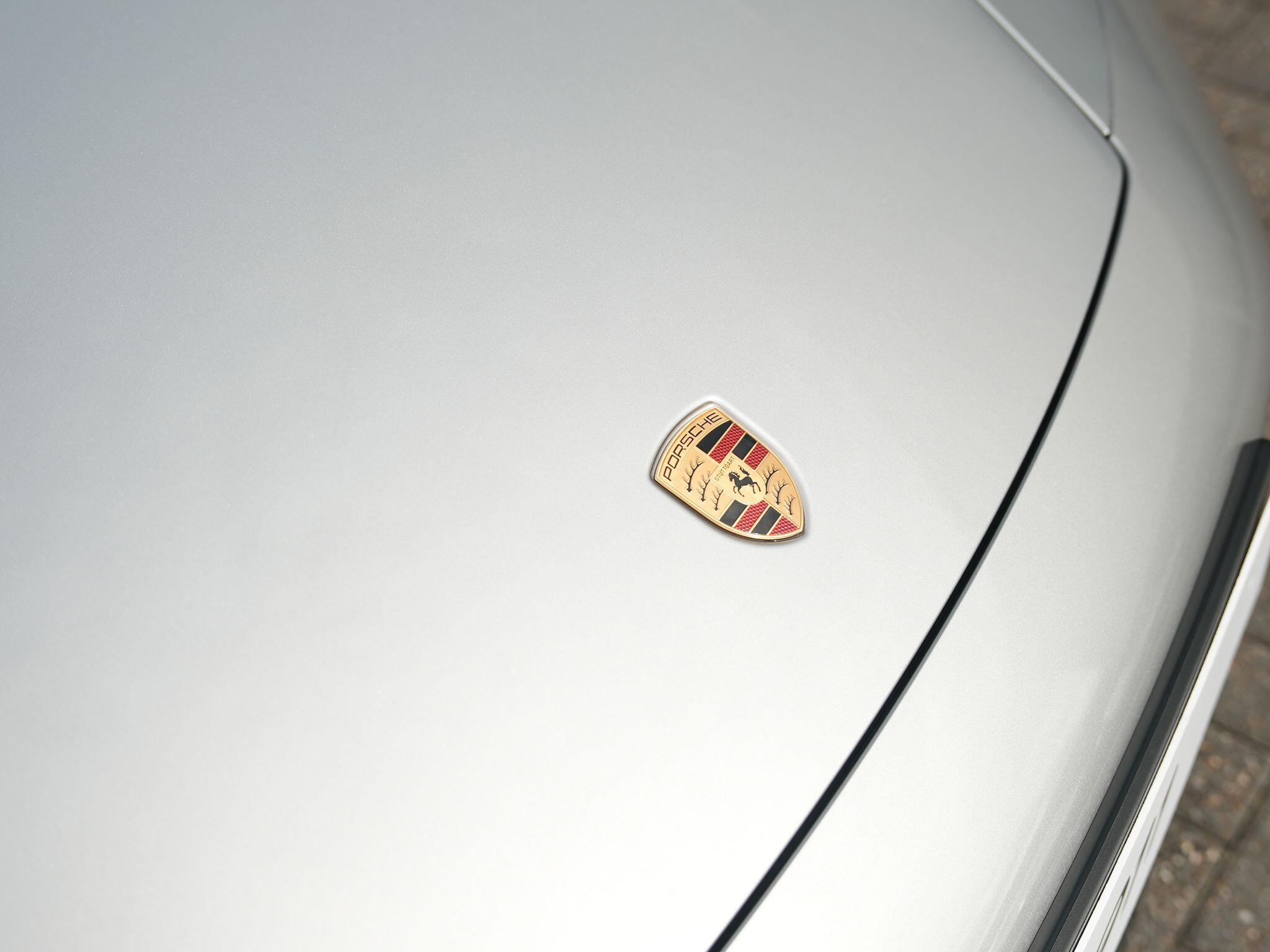 Porsche 911 view 34