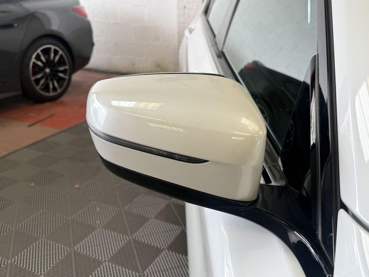 BMW 7 Series view 25