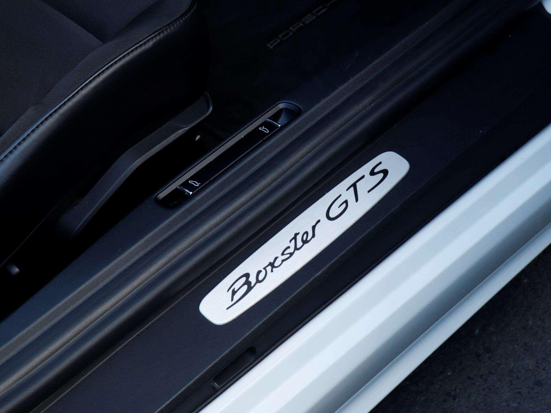 Porsche Boxster view 24