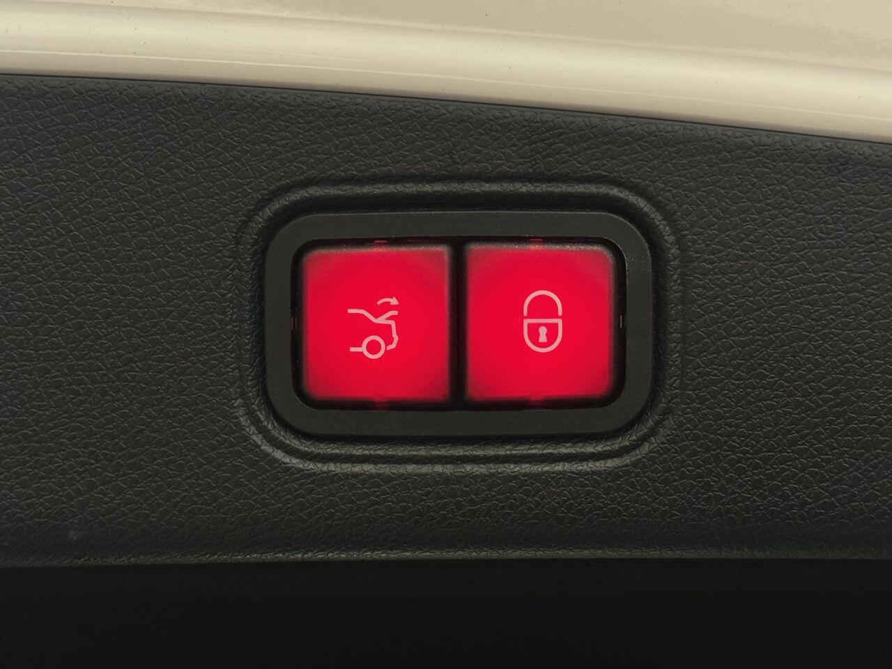 Mercedes-Benz E Class view 18