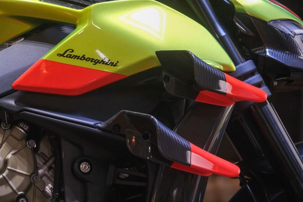 Ducati Streetfighter V4 view 9