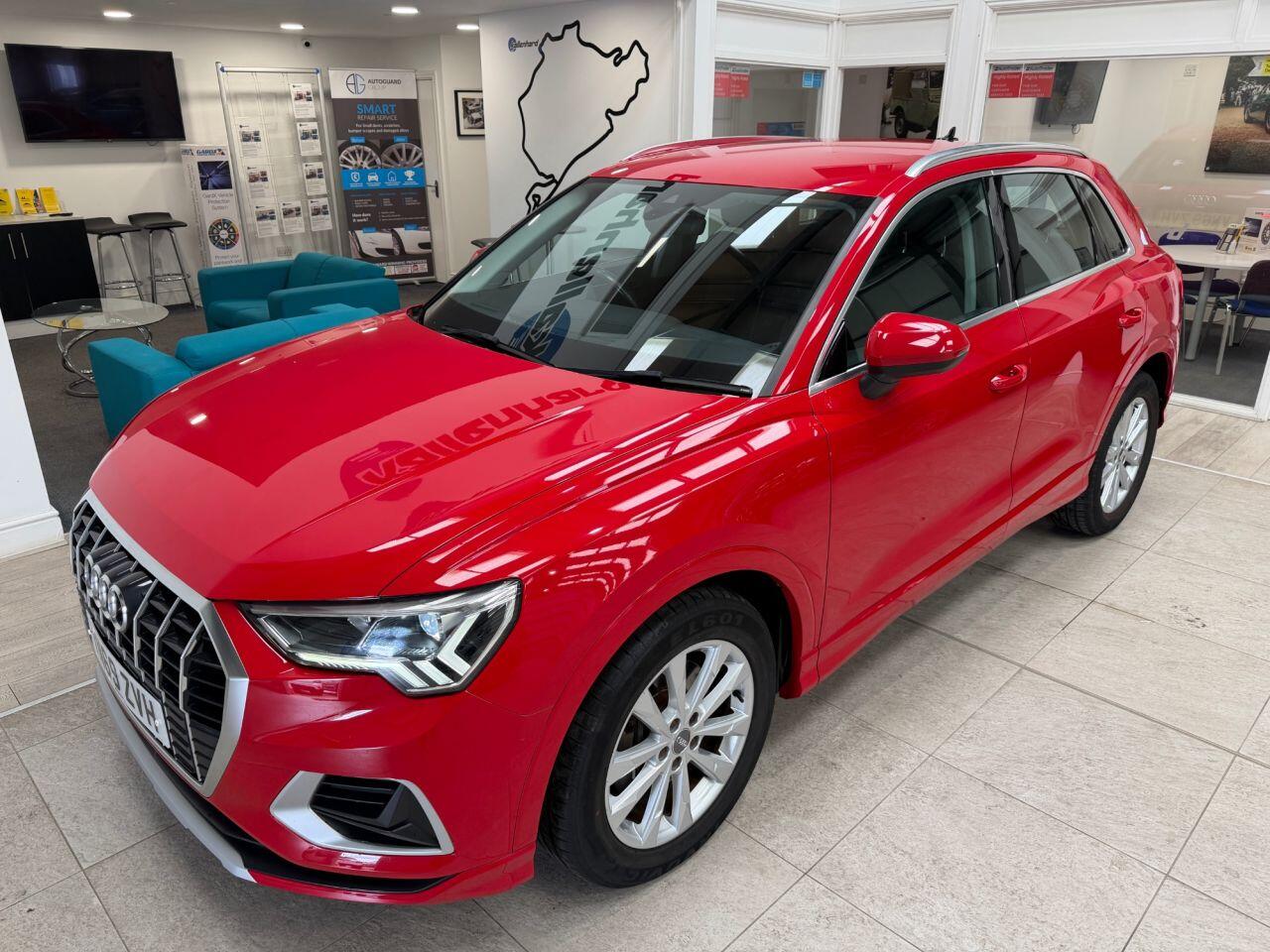 Audi Q3 view 6