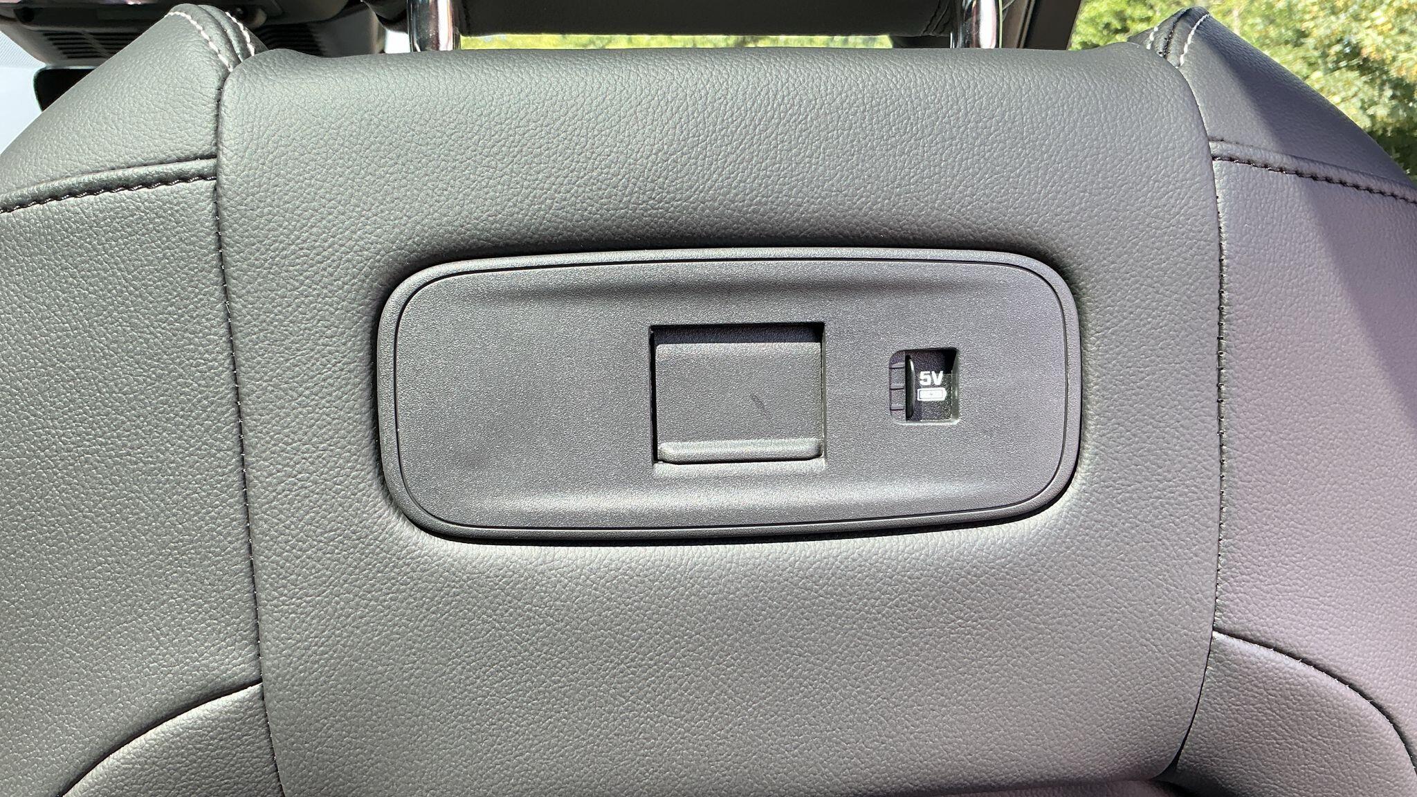 Land Rover Discovery Sport view 10