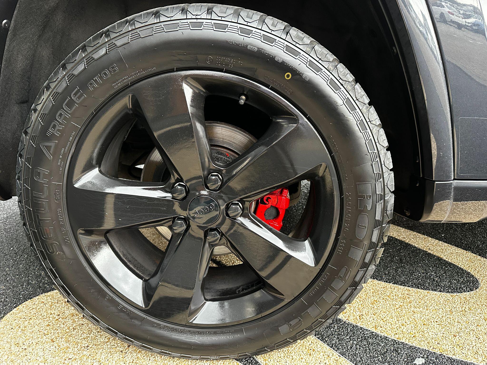 Jeep Grand Cherokee view 8