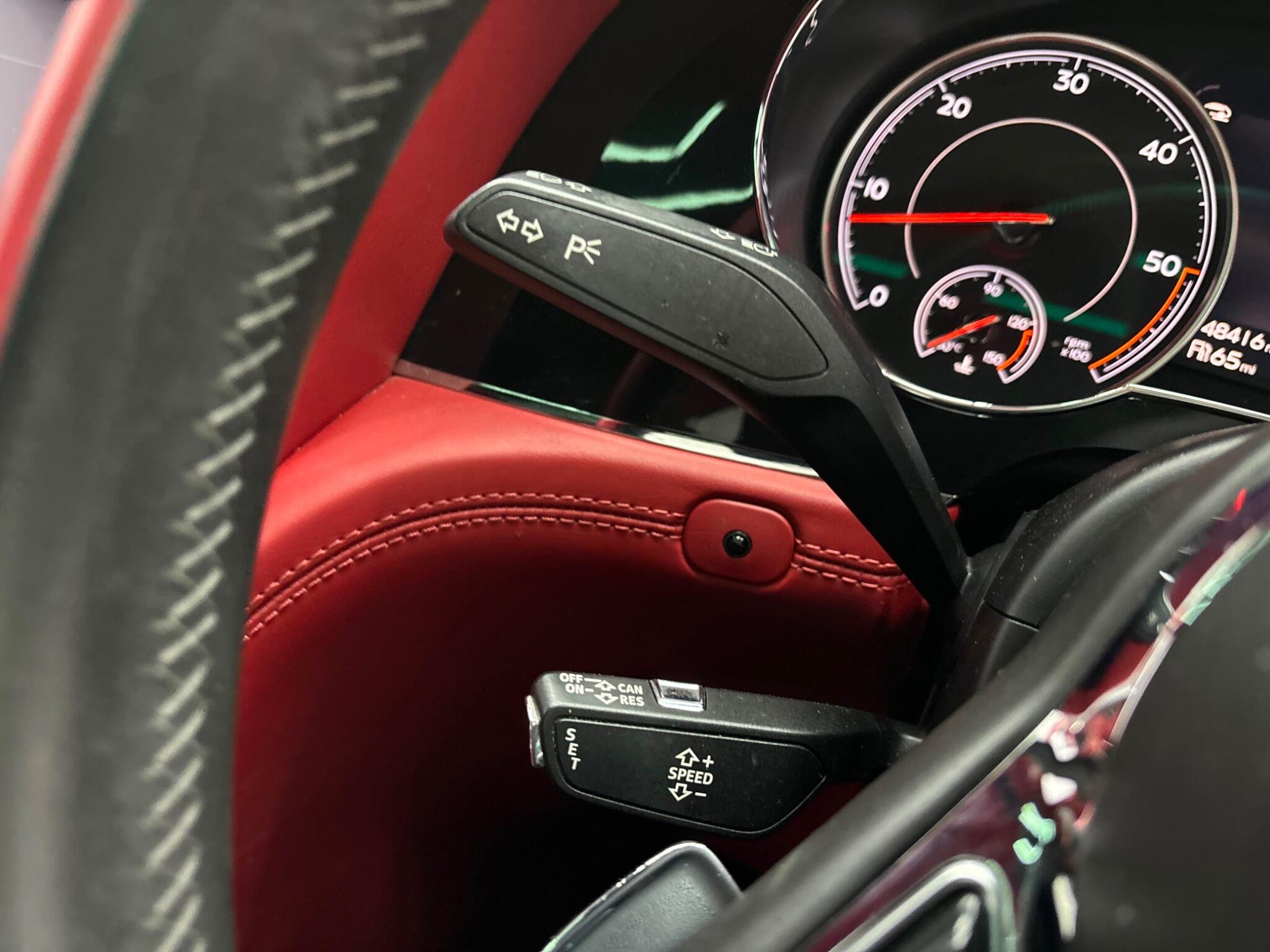 Bentley Bentayga view 41