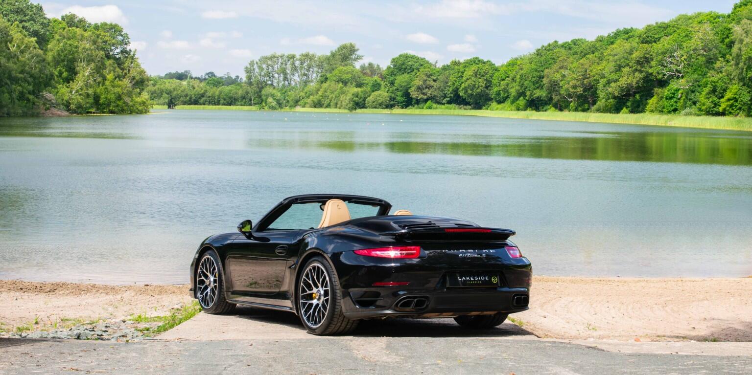 Porsche 911 view 4