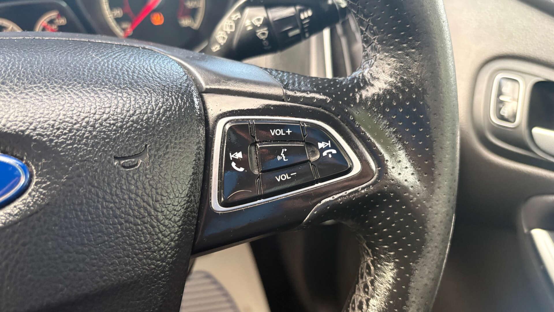 Ford Focus view 20