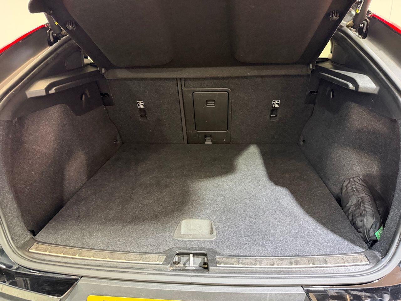 Volvo C40 view 37