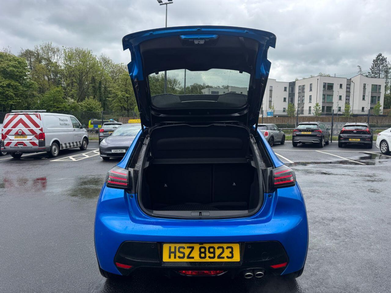 Peugeot 208 view 13