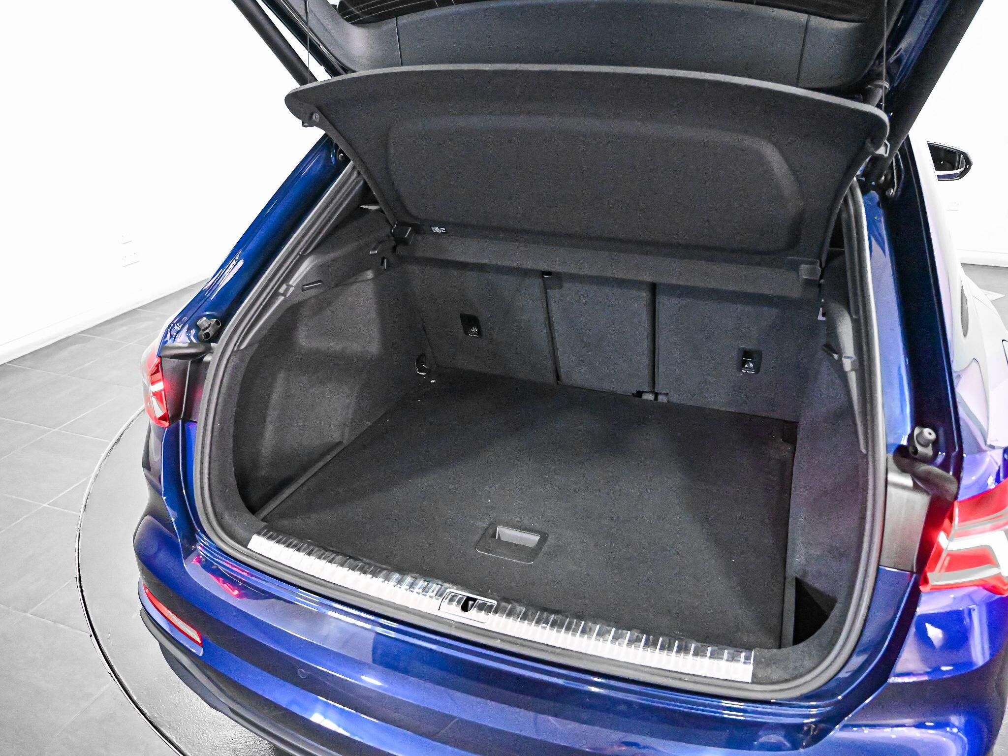 Audi Q3 view 28