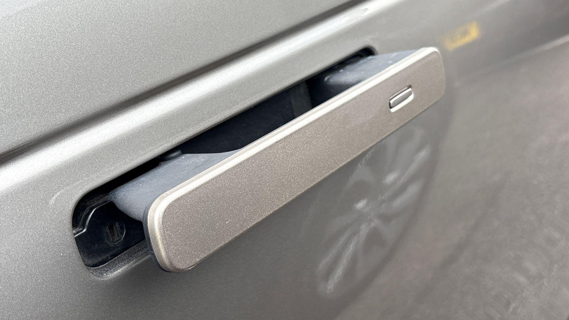 Land Rover Range Rover Velar view 27