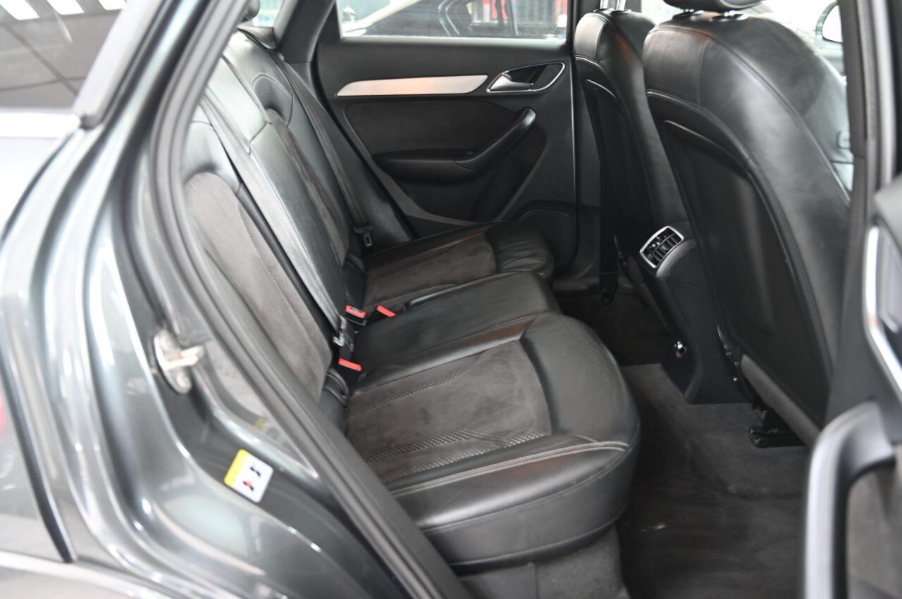 Audi Q3 view 16