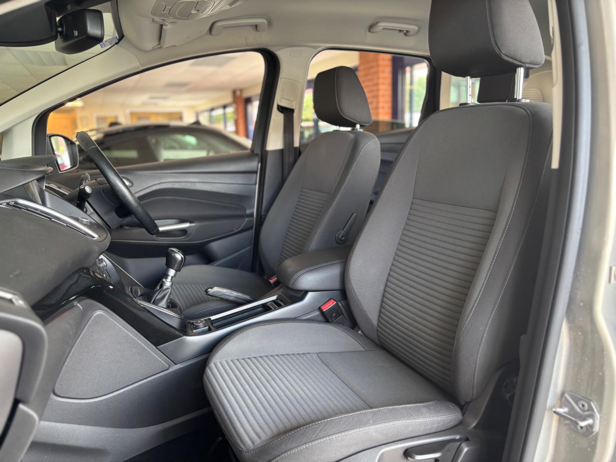 Ford C-Max view 28