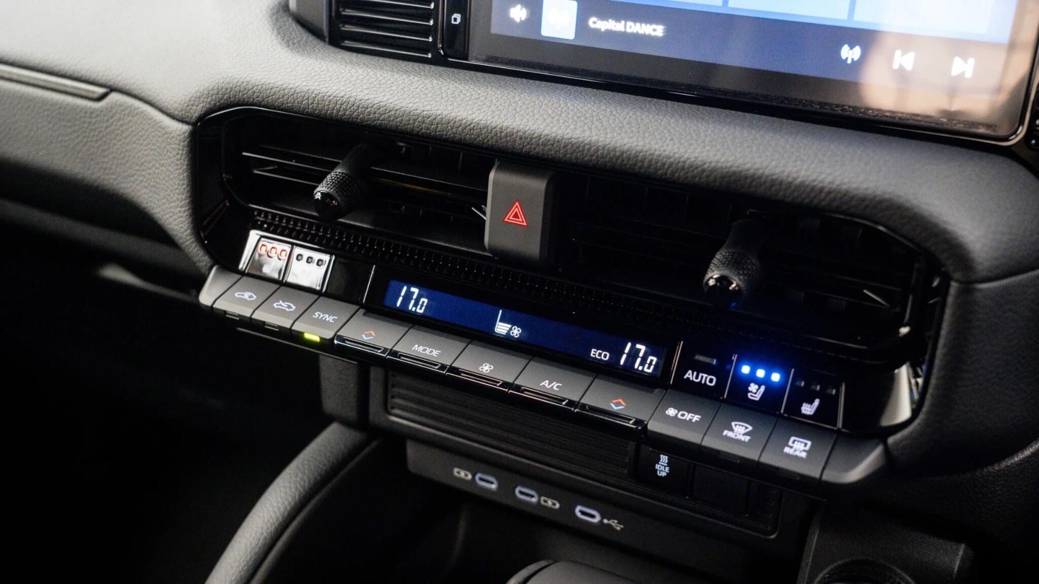 Toyota Land Cruiser view 27