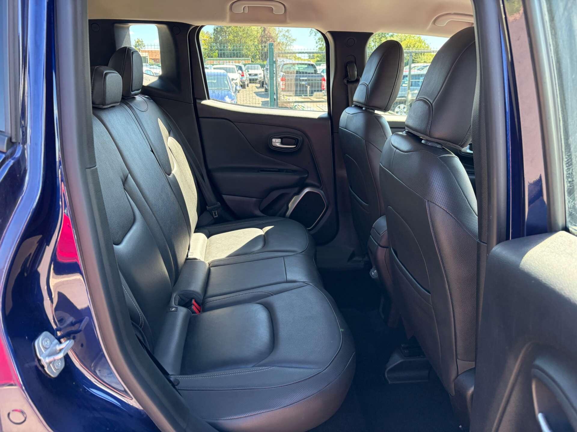 Jeep Renegade view 18