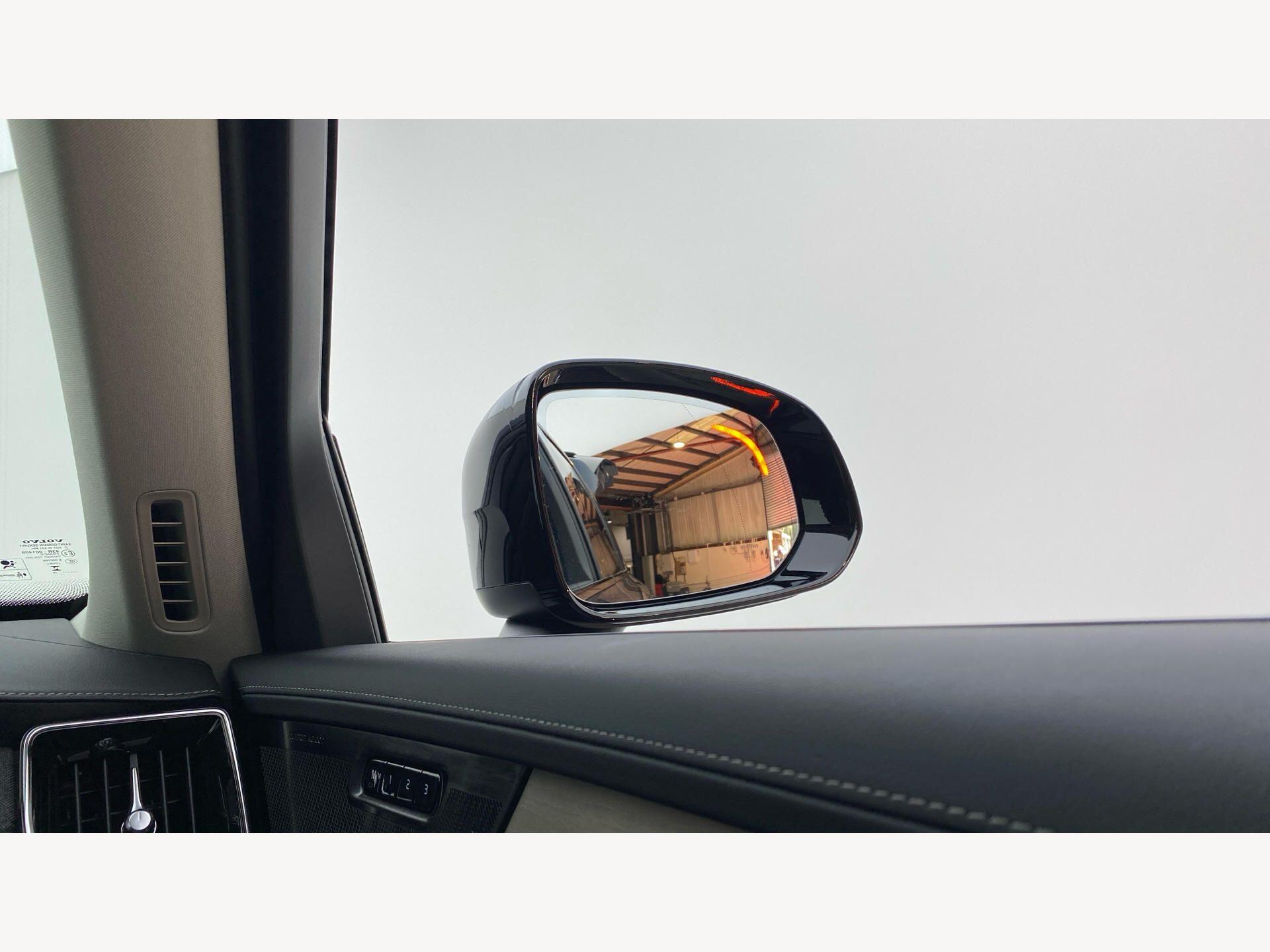 Volvo XC90 view 33