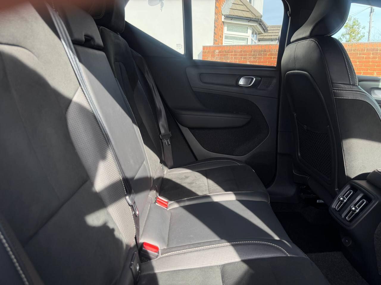 Volvo XC40 view 17