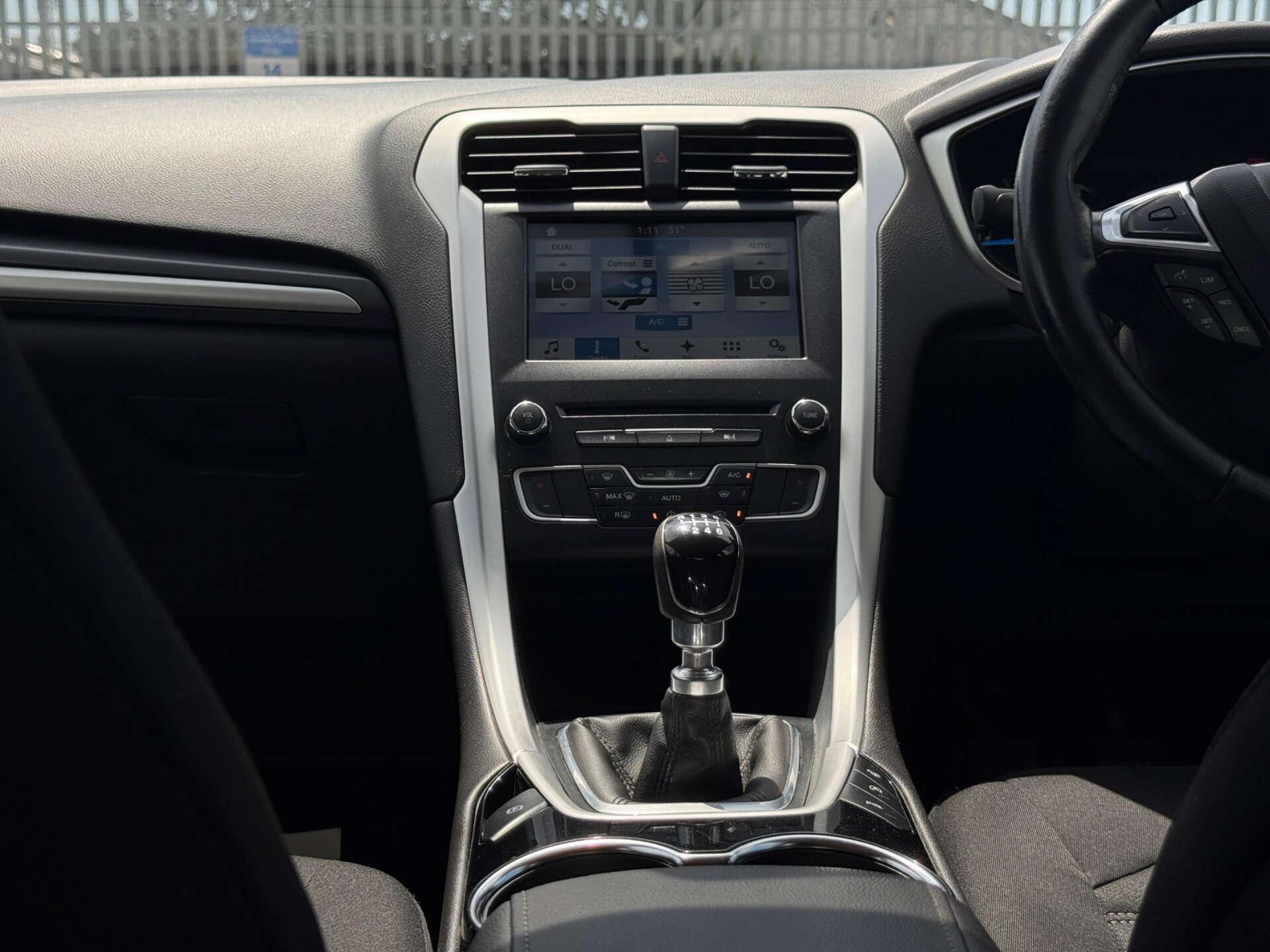Ford Mondeo view 37
